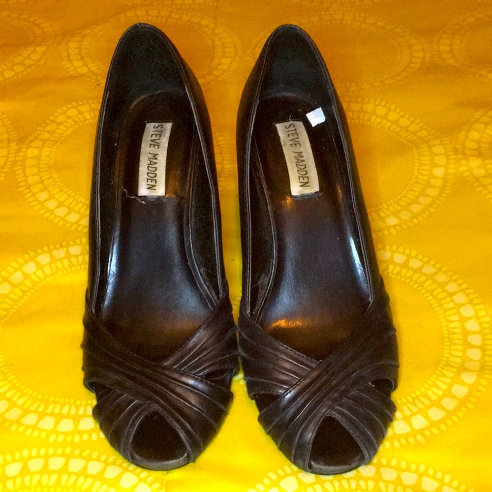 Steve Madden Black Peep-Toe Pumps